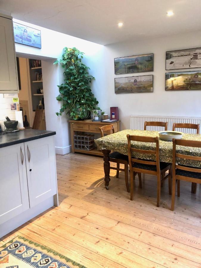 Lauras Townhouse Apartments Thomas Street Townhouse Бат Экстерьер фото